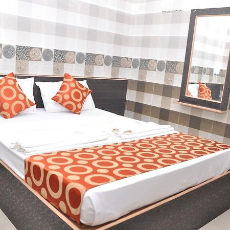 Addhuri Comforts Inn Mysore Bagian luar foto