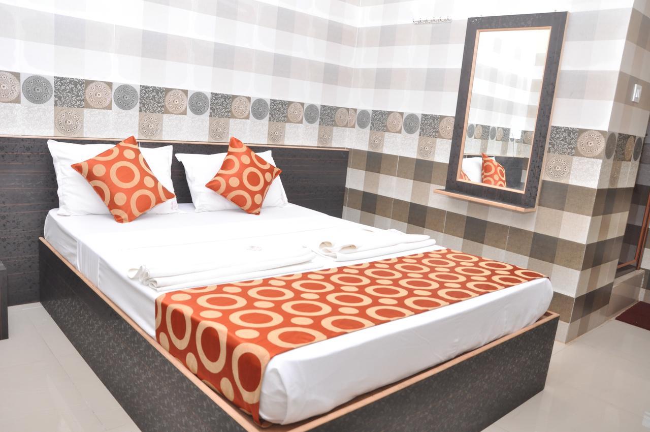 Addhuri Comforts Inn Mysore Bagian luar foto
