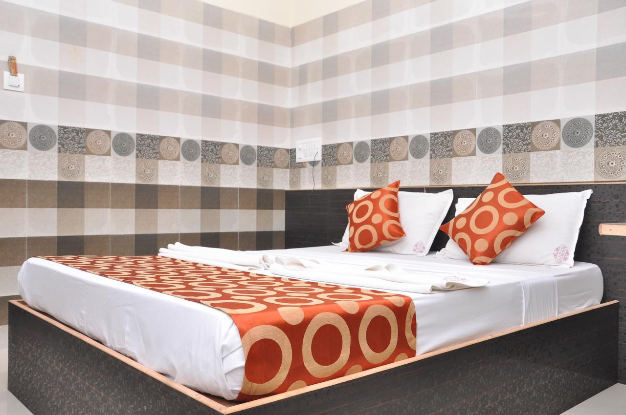 Addhuri Comforts Inn Mysore Bagian luar foto