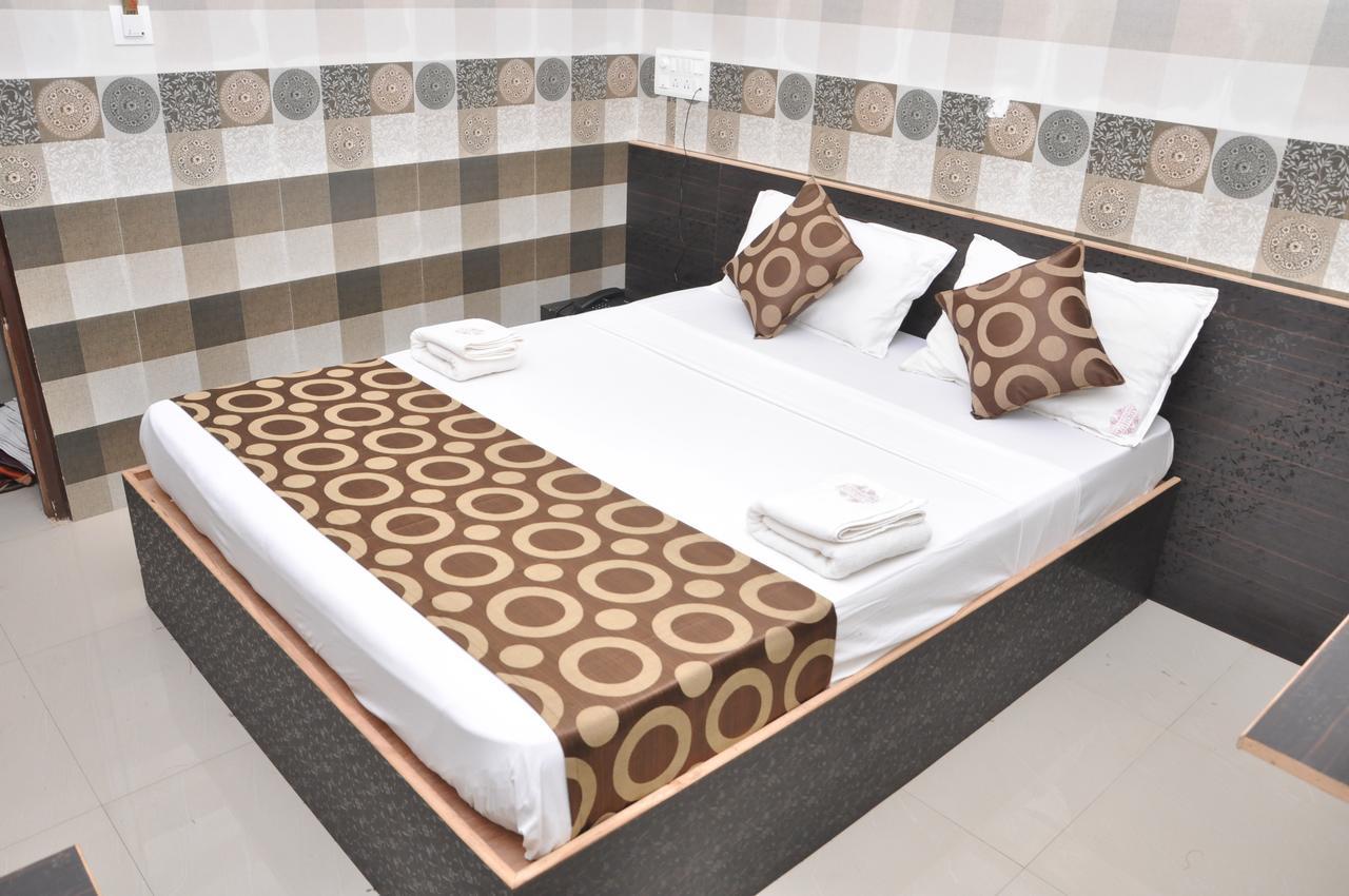 Addhuri Comforts Inn Mysore Bagian luar foto